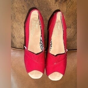 UGC TOMS 🔴 Stella Red Canvas 3” Wedge Heel Peep Toe Shoe Women’s Size 7
